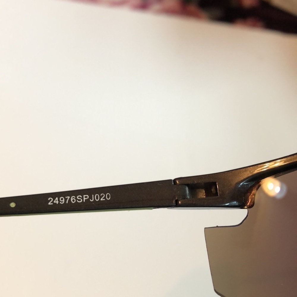 🏵2/$35🏵 Fashion Sunglasses - Picture 10 of 11